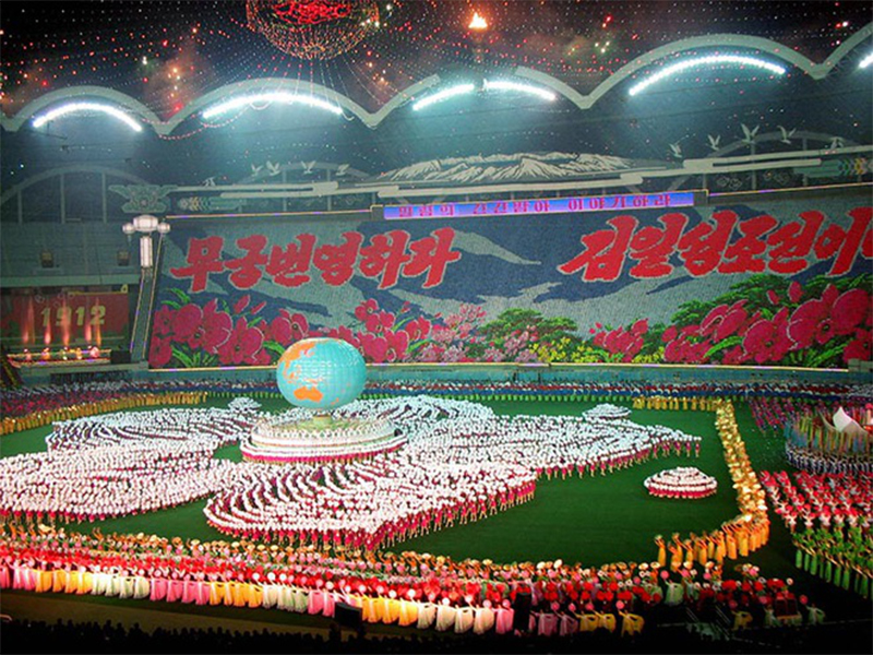 san-bong-da-lon-nhat-the-gioi